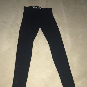 ALL BLACK NIKE LEGGINGS